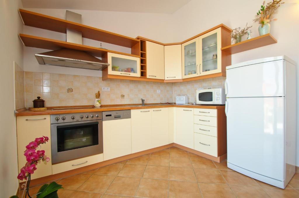 Hella Apartments Трогир Экстерьер фото