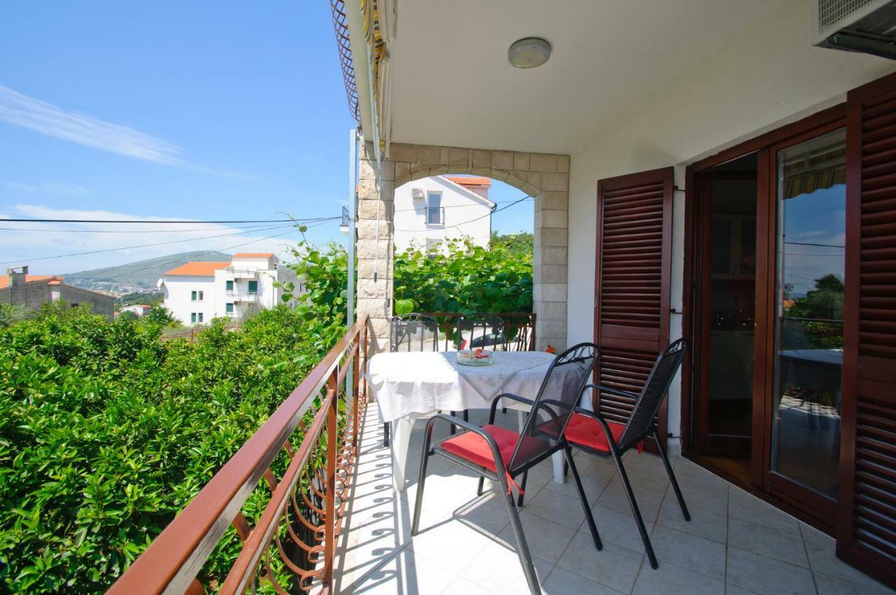 Hella Apartments Трогир Экстерьер фото